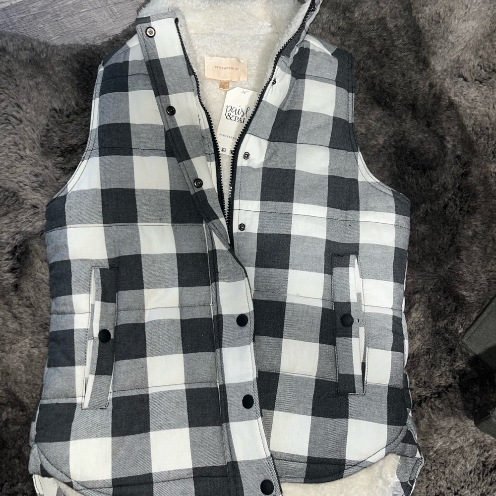 Skies Are Blue Monochrome Checkered Vest